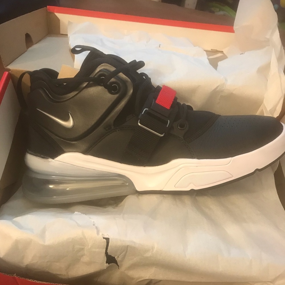 Nike Air Force 270